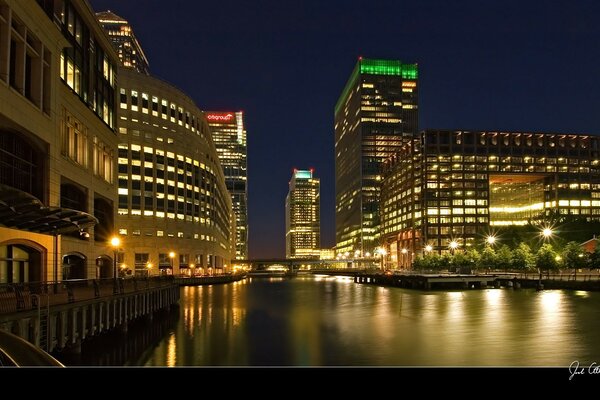 Beautiful London at night and the waterfront