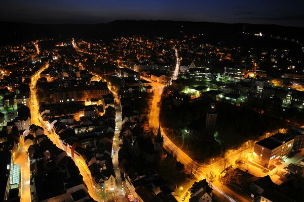 Vista a Volo d uccello delle luci della città notturna