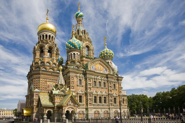 Der Tempel in St. Petersburg wurde mit Blut gerettet