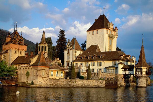 Obraz olejny-zamek Oberhofen nad brzegiem Jeziora Thun Szwajcaria