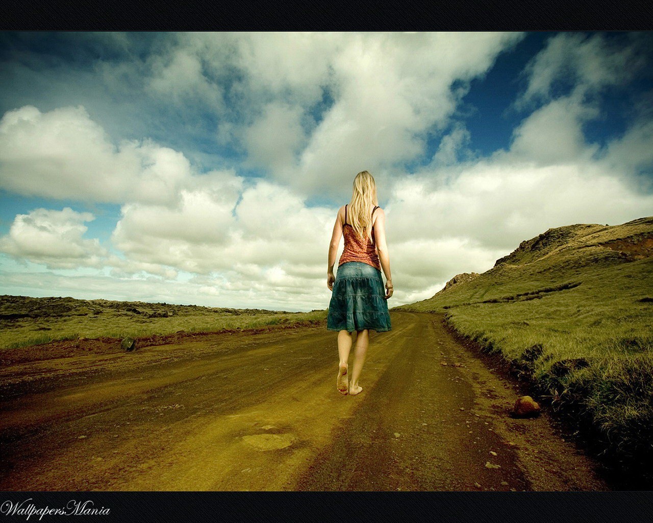 camino descalzo nubes