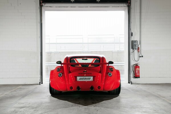 Visman sports red car