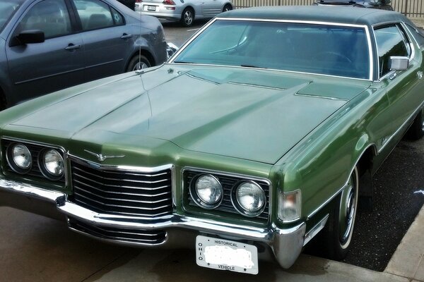 Voiture américaine de couleur verte