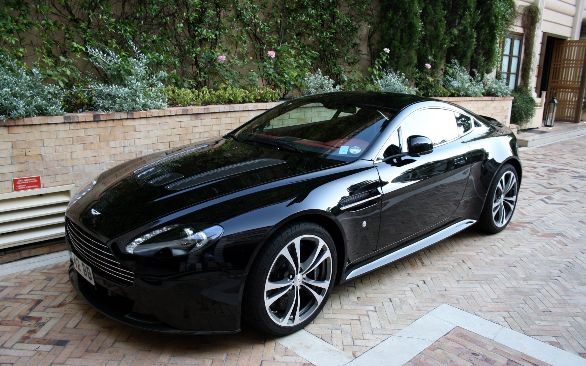 vehicles vantage aston martin v12