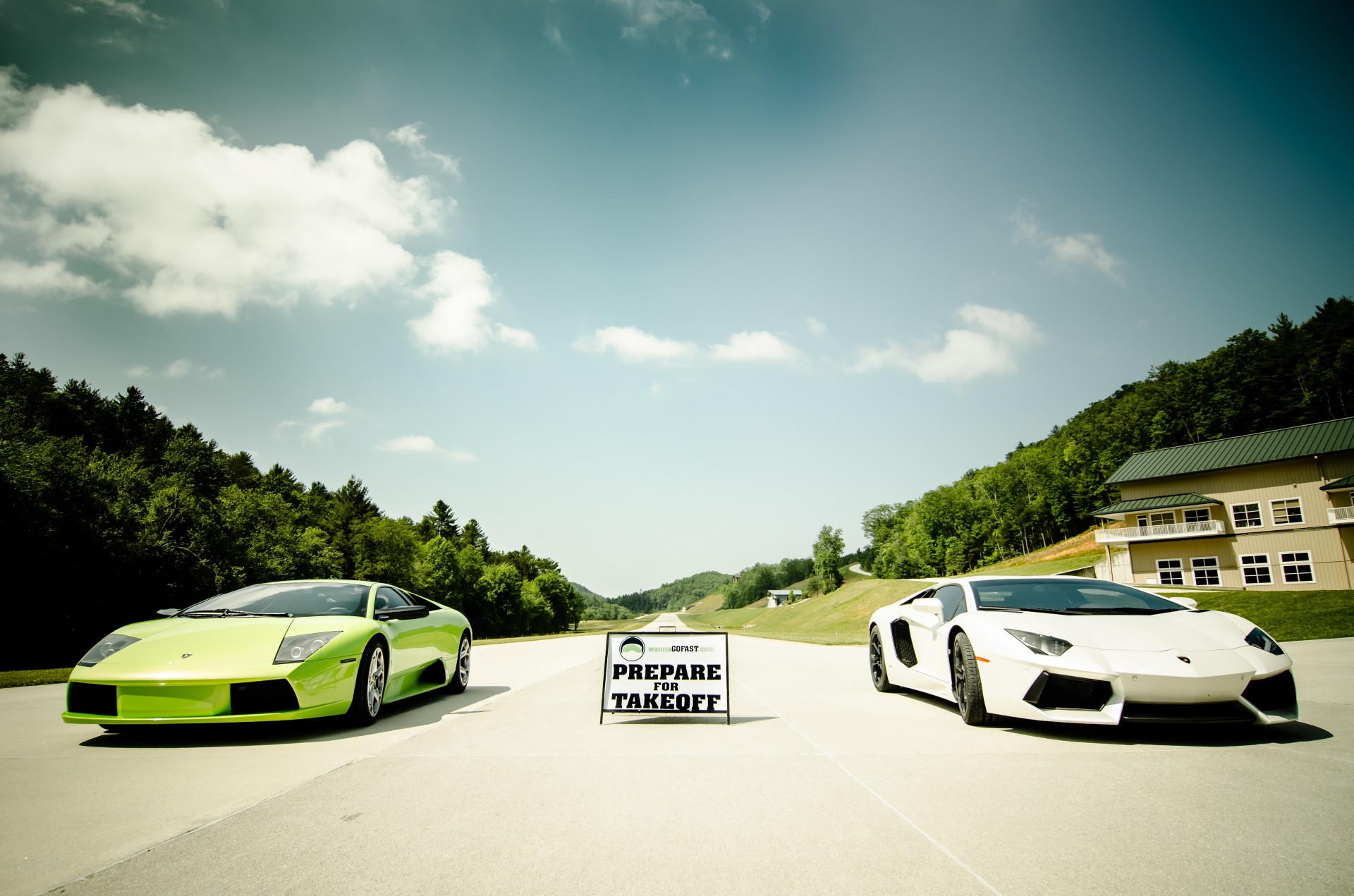 суперкар lamborghini aventador