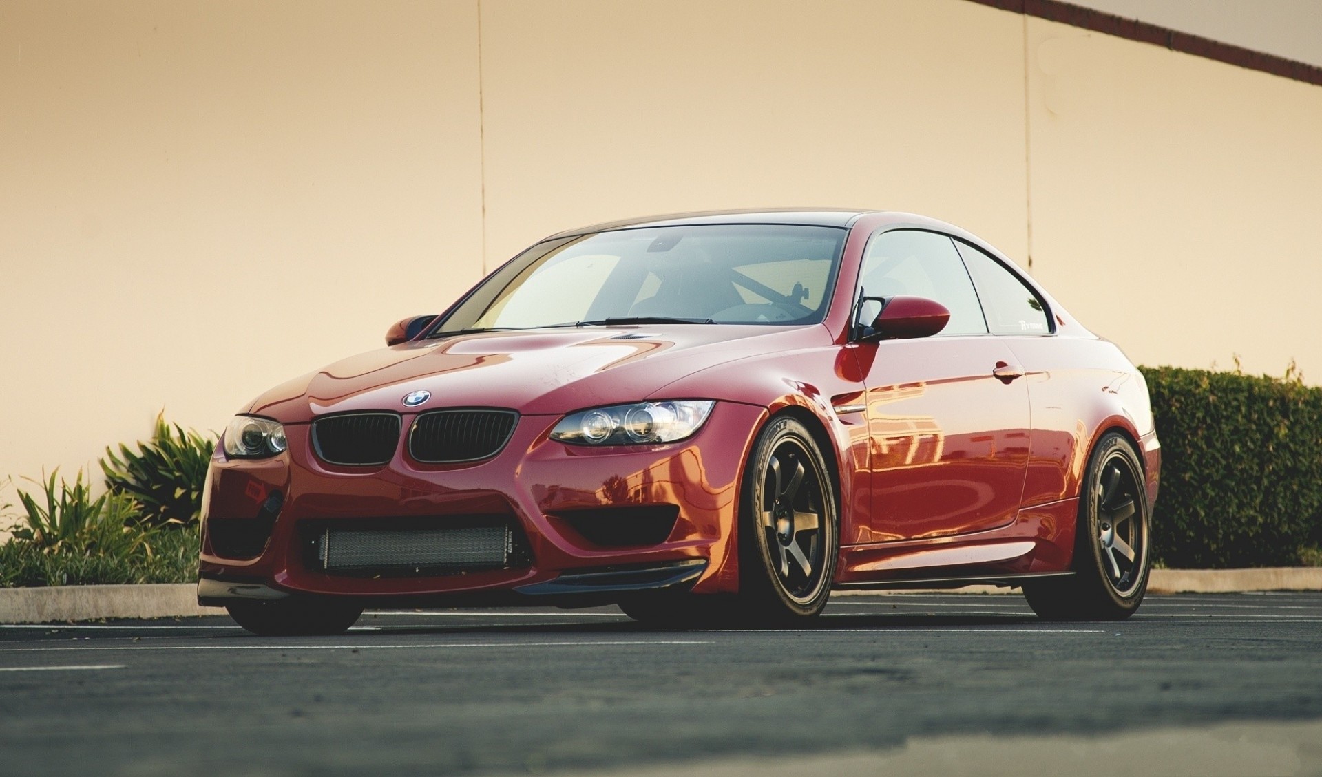 bmw rouge e92 m3 vue de face teinté