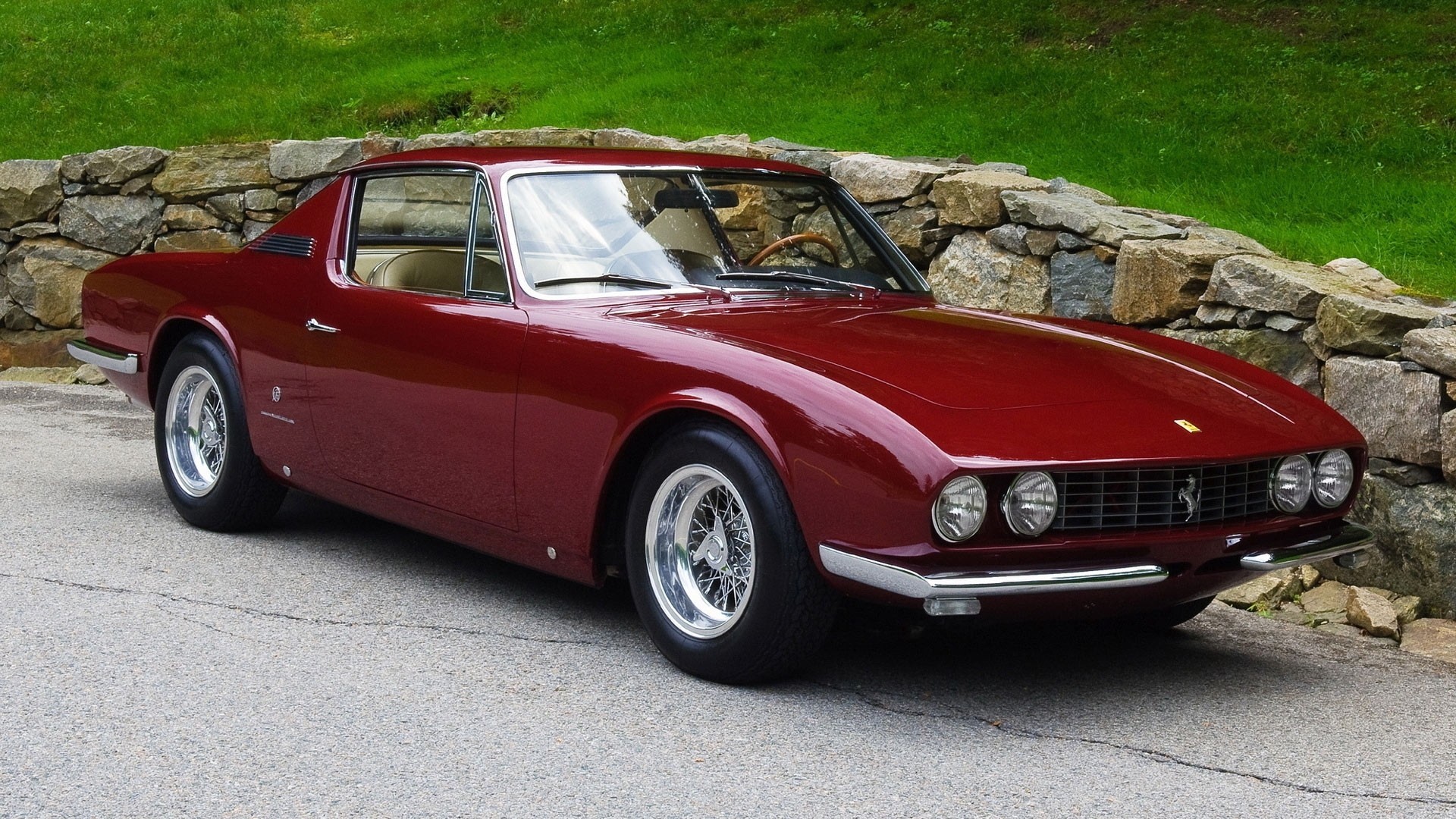 clásico rojo ferrari coupé