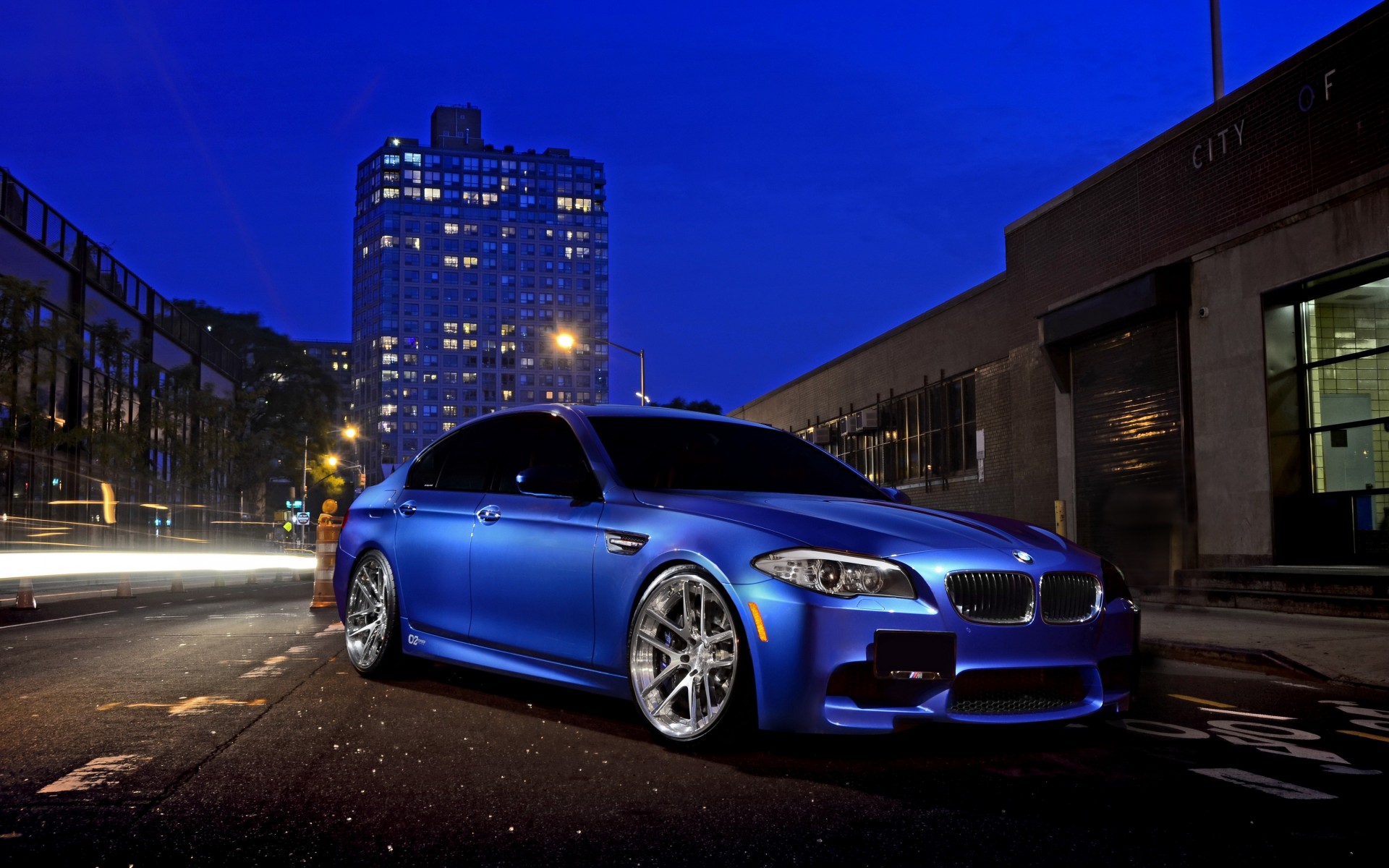 bmw m5 auto notte bmw strada