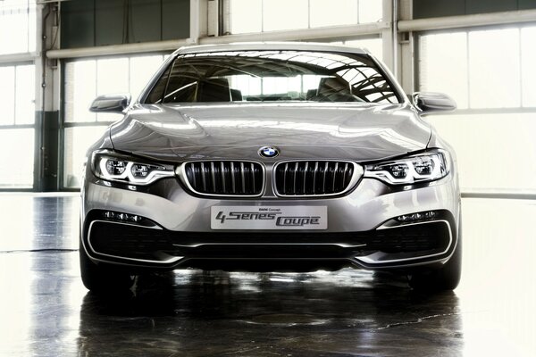 Серебристый BMW купе 5 поколение