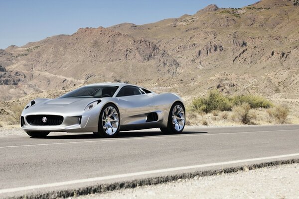 High-speed sports car in the Desert wallpaper