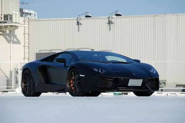 Superdeportivo negro Lamborghini Aventador