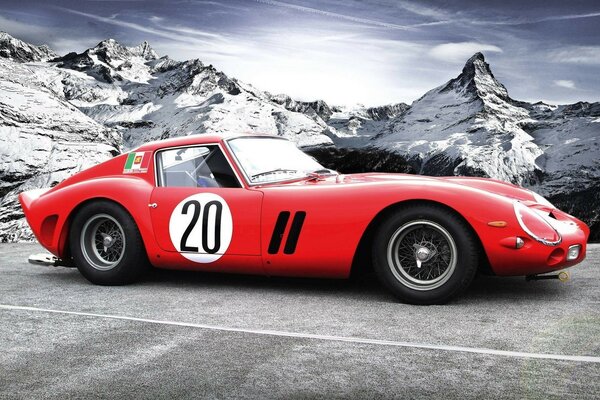 Rotes Auto ferrari 250 gto eine lustige Fahrt in den Bergen