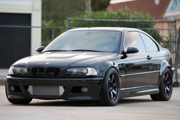 Bmw e46 m3 se encuentra en los patios