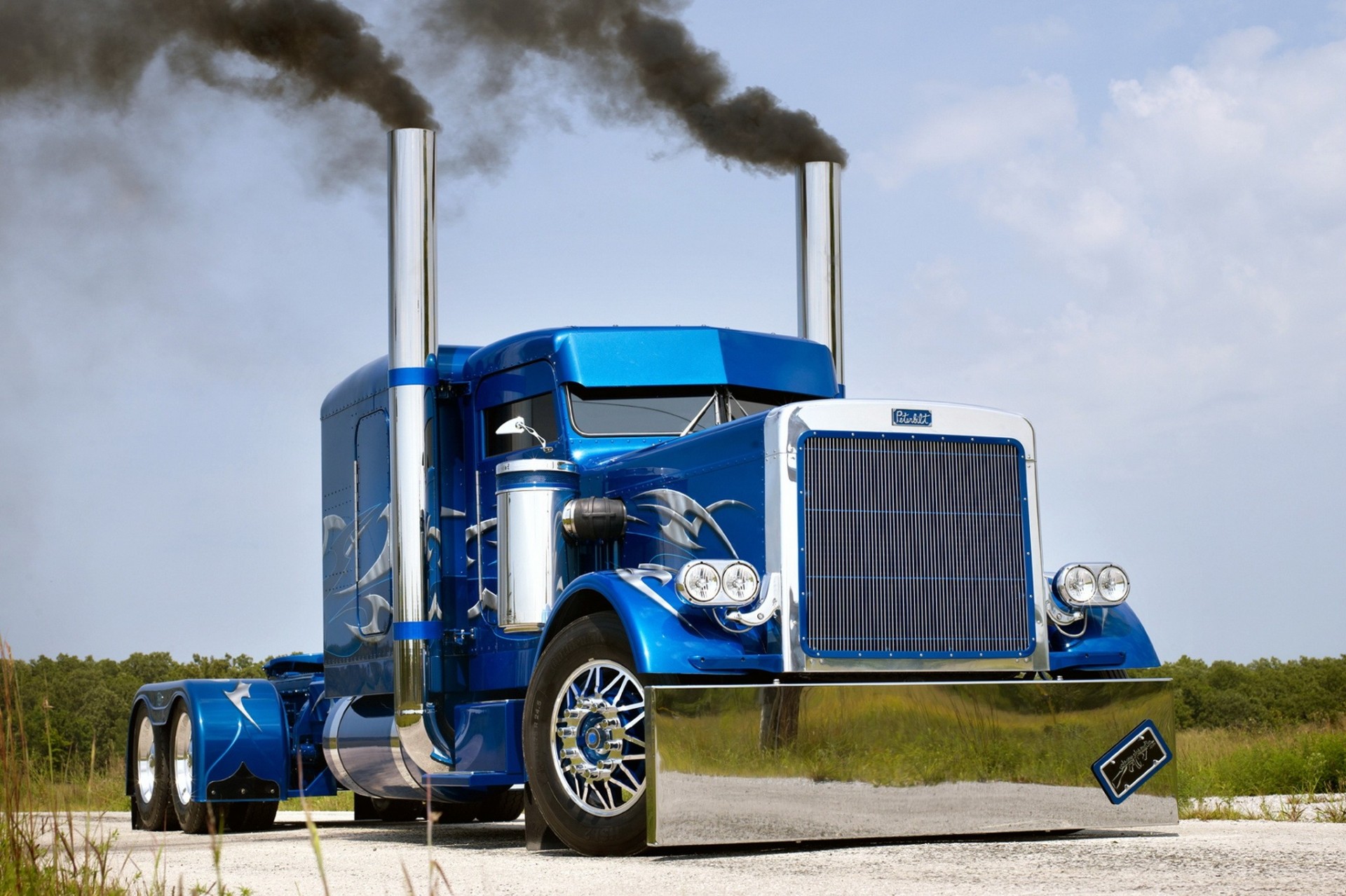 power truck large peterbilt road