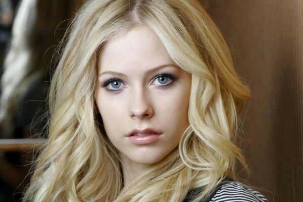 The look of beauty Avril Lavie with long blonde hair