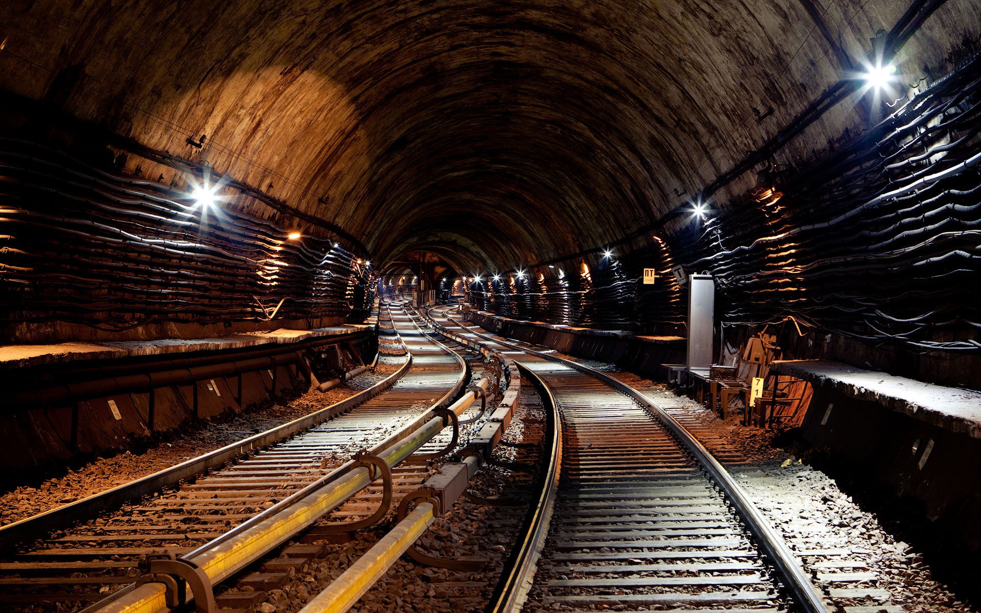 tunnel strom u-bahn schienen