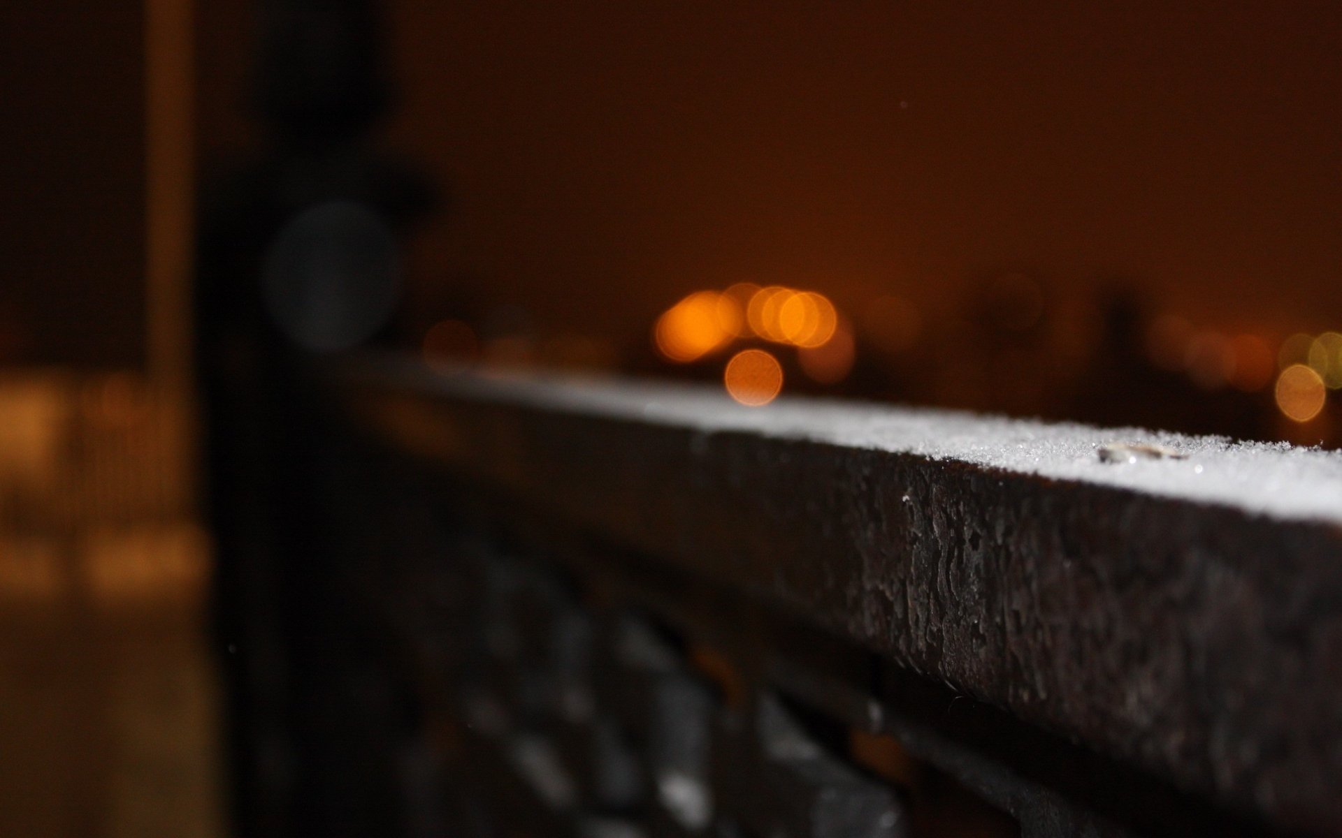 luces de la noche a lo largo de la pared macro