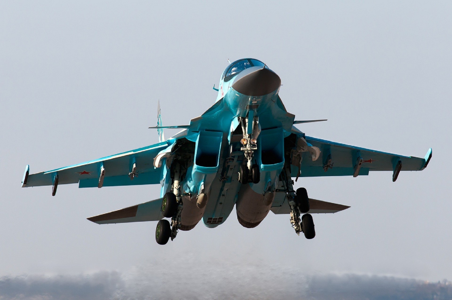 cielo gris seco avión su-34