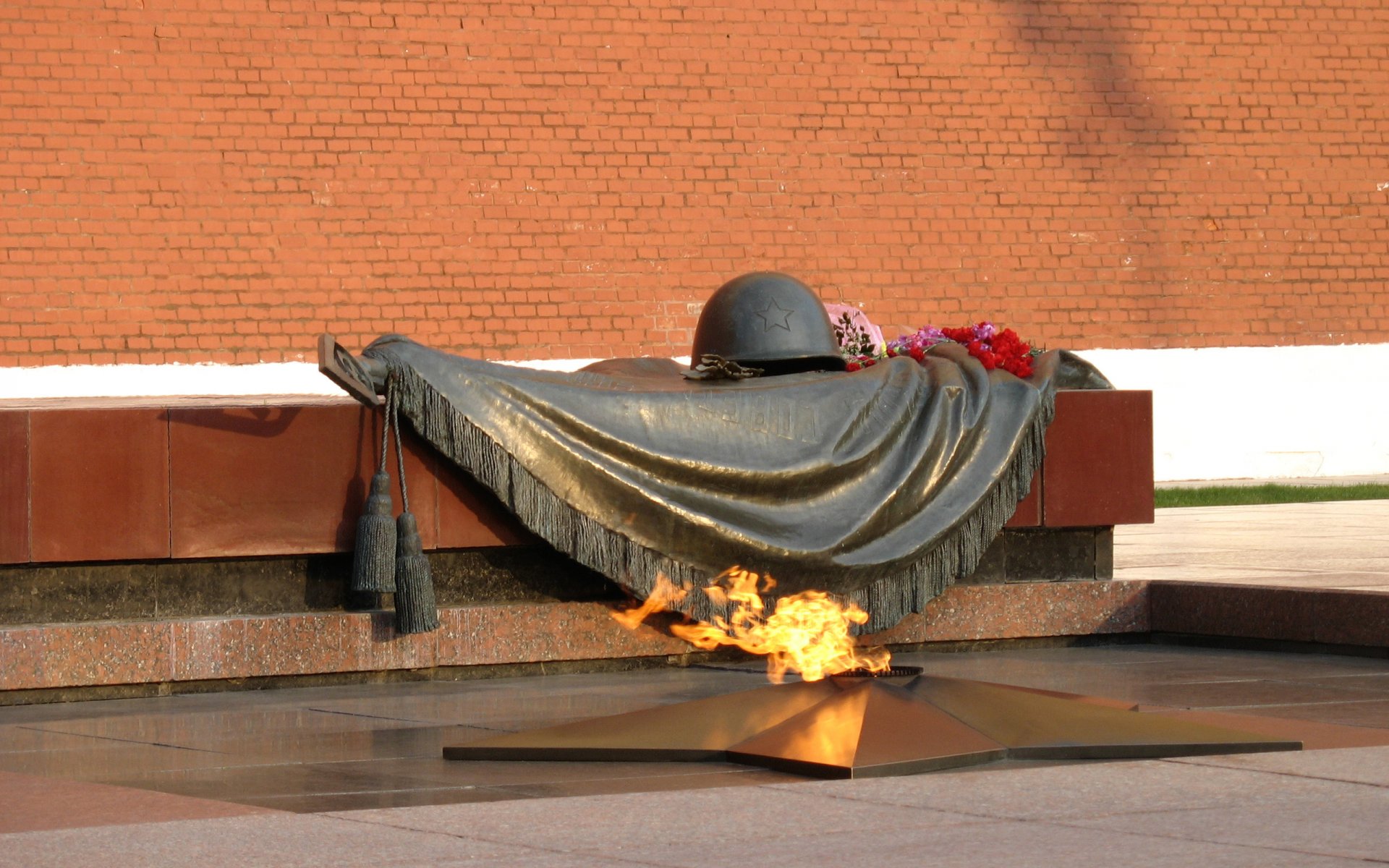 the monument in bronze eternal flame memory monument