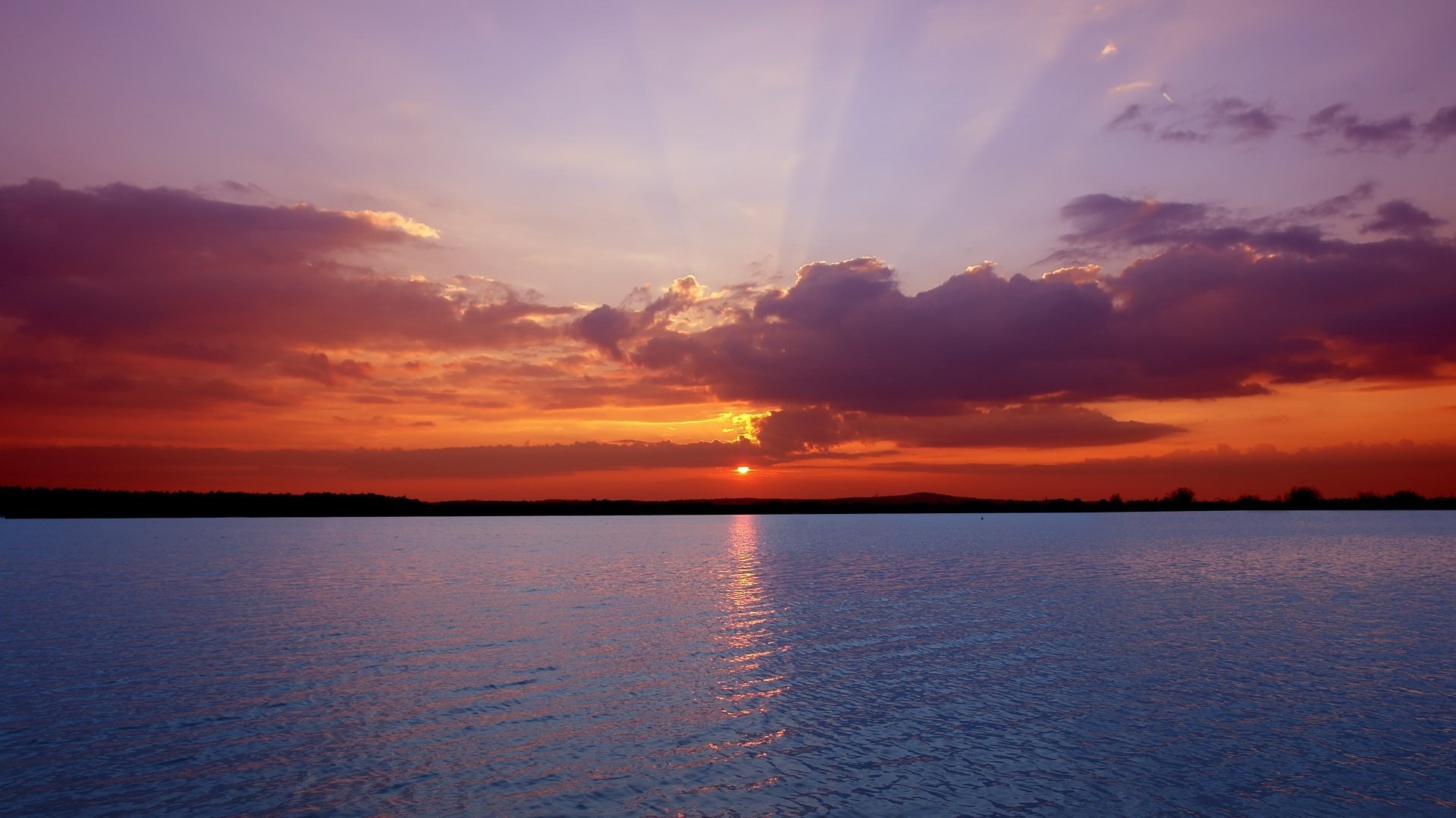 ciel rouge floraison mer coucher de soleil eau horizon ondulations nature paysage