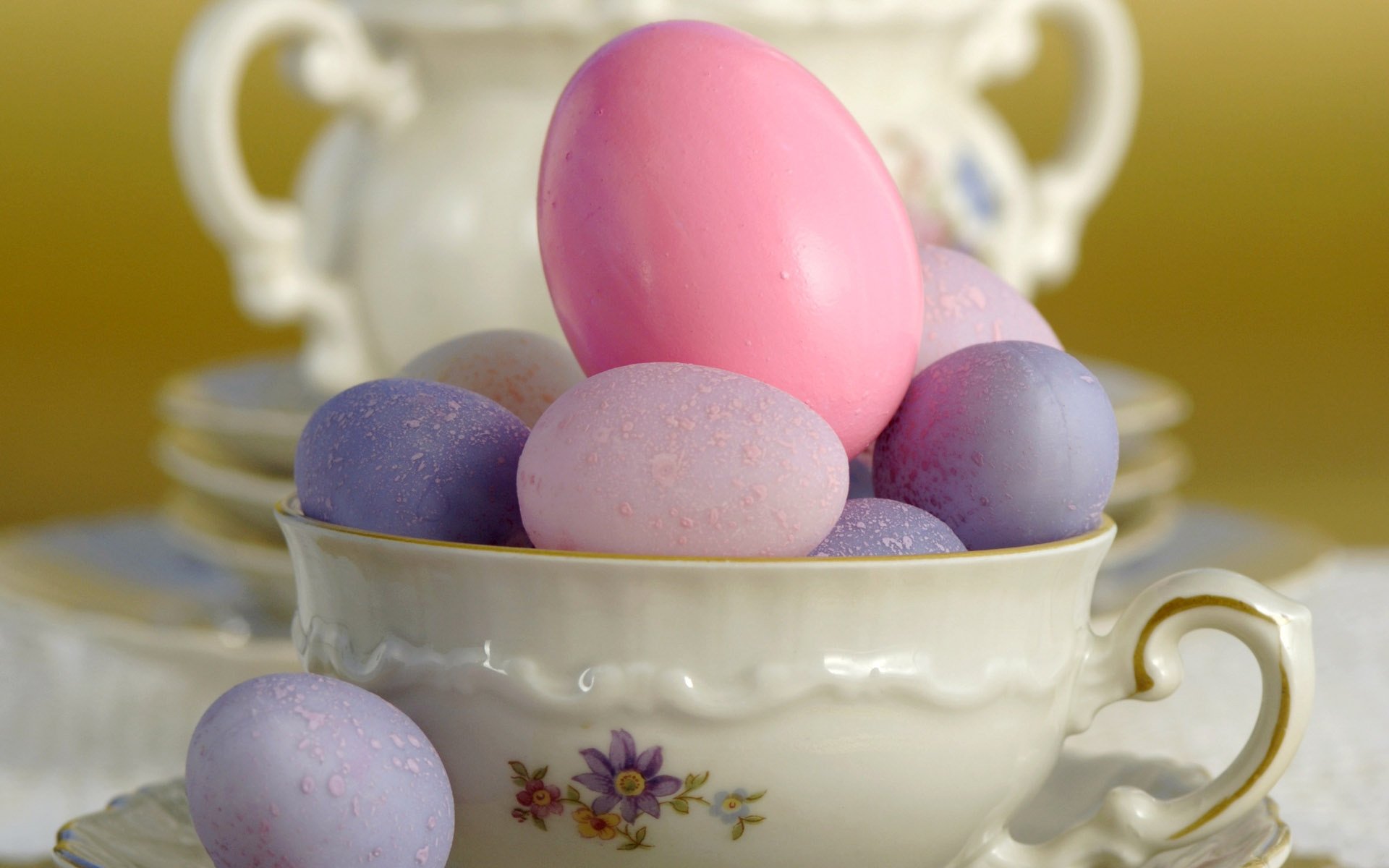 eier porzellanbecher verschiedene farben ostern