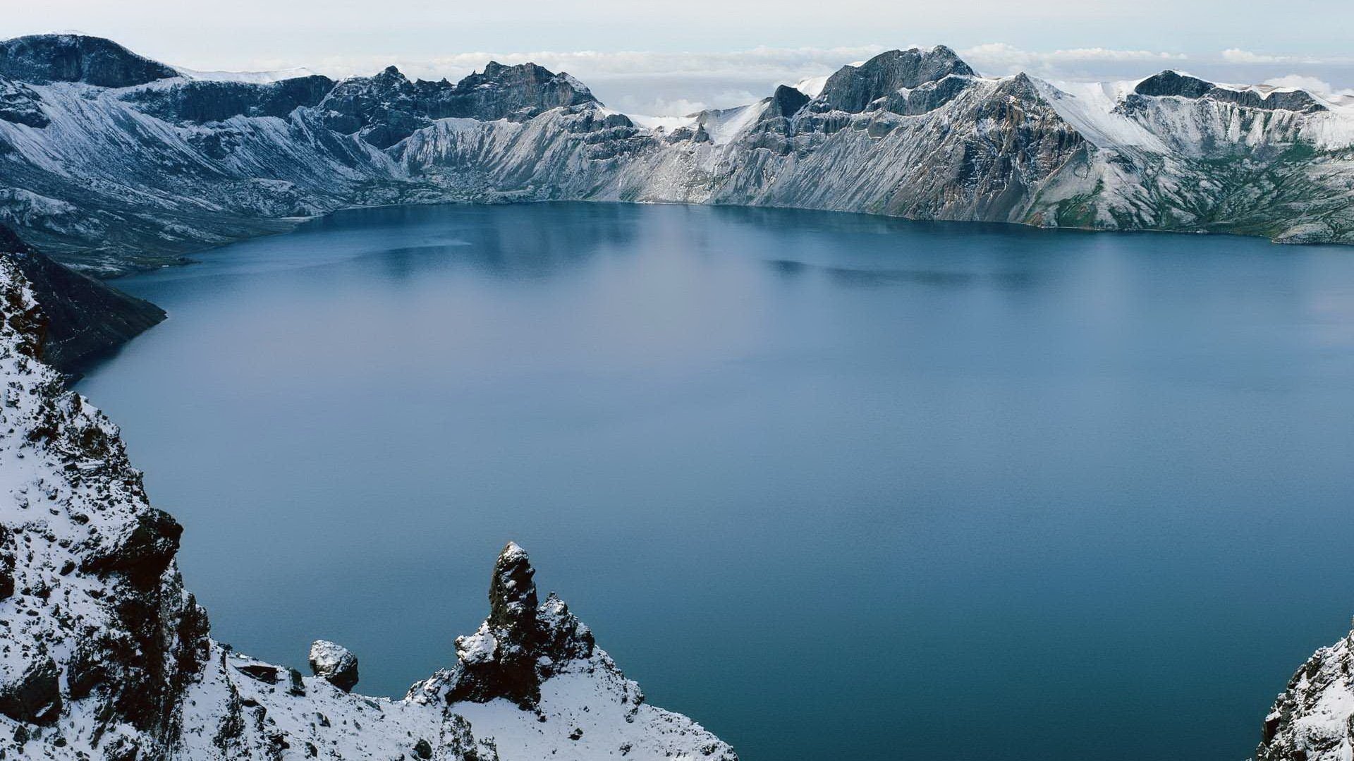 blue lake mountains around snow mountains lake smooth surface winter snowy mountains peak landscape nature landscape