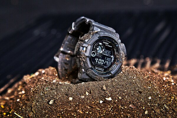 Kasio s tactical watch is lying on the ground