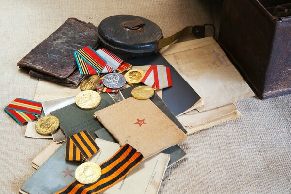Reliquias de la posguerra en memoria de las batallas de la segunda guerra mundial