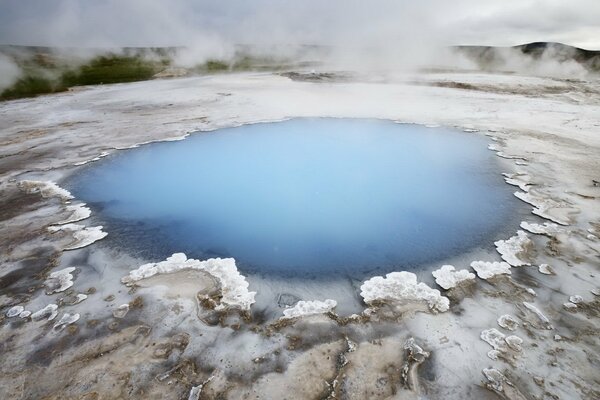 Warmer Dunst der thermischen Quelle