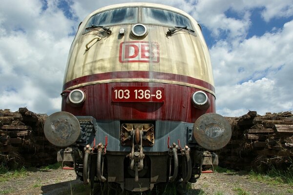 Train composition among warehouses