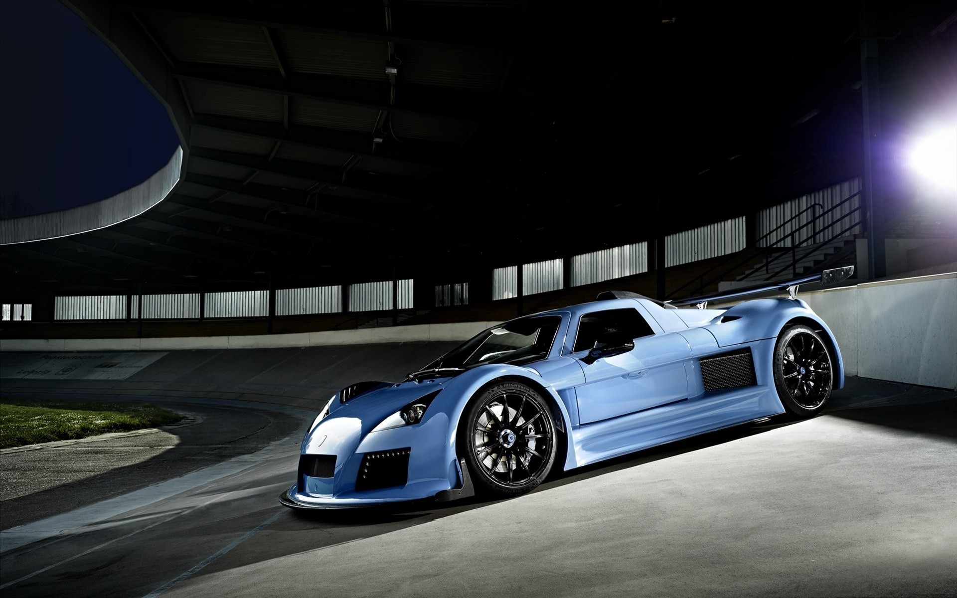 автомобиль 2011 аполлон gumpert