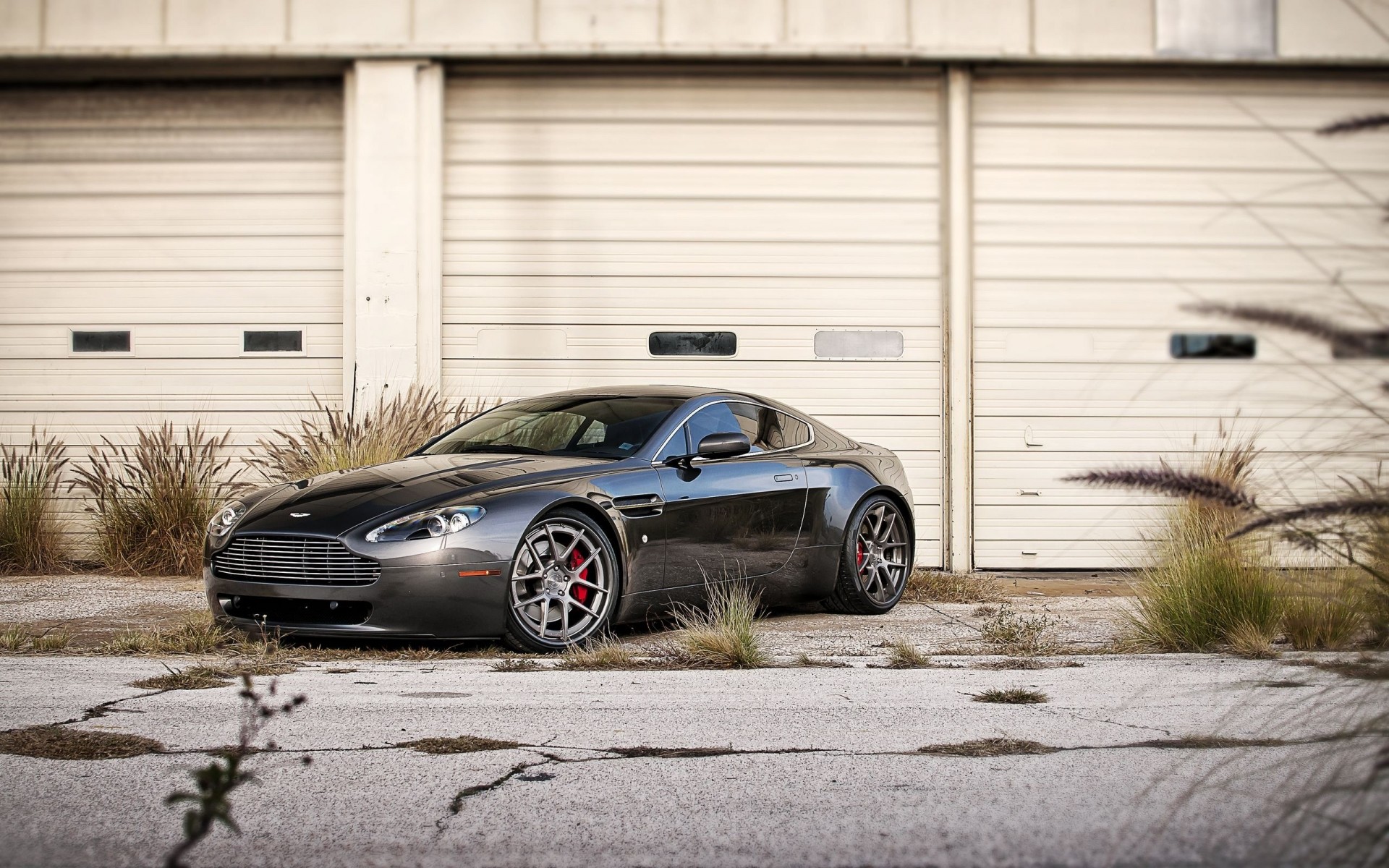 auto sportwagen schwarz teuer coupé aston martin