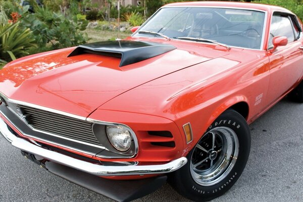 Coche rojo Ford mustang Coupe