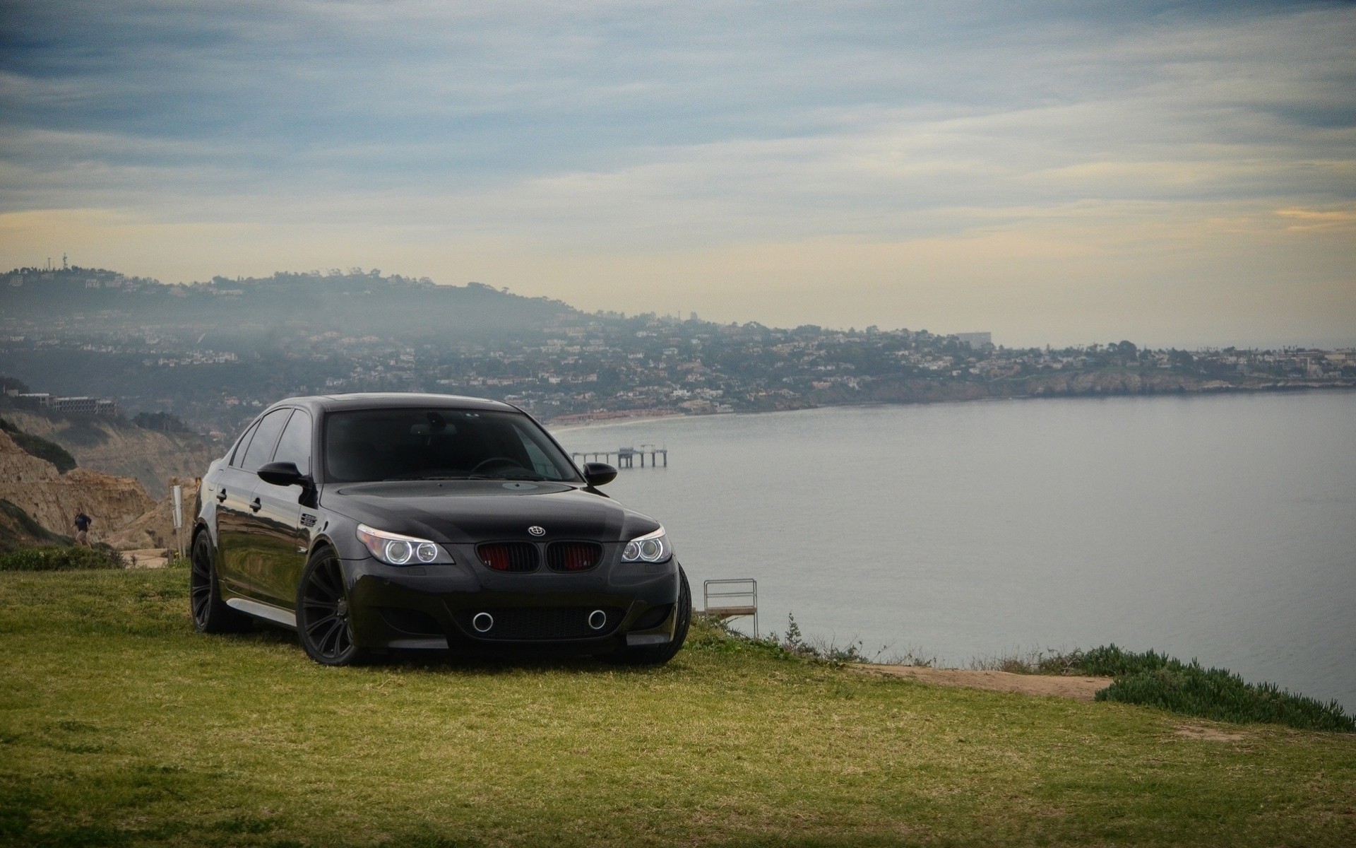 m5 tuning bmw noir berline vue de face e60