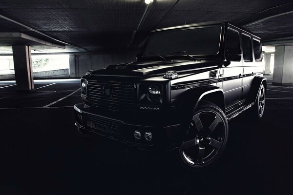 Mercedes-benz classe g à fuselage large noir