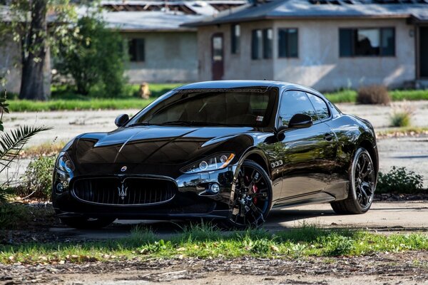 Negro brillante super coche Maserati