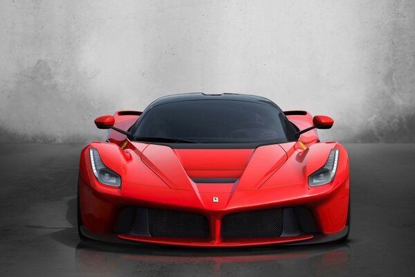 Ferrari mit roter Panther-Seele mit 2014 Design
