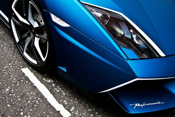 Lamborghini Blu. Ala. In grande quantita