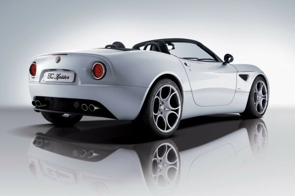 Blanco como la nieve alfa Romeo convertible