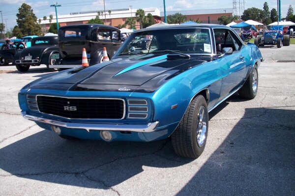 Chevrolet Camaro bleu classique aux enchères