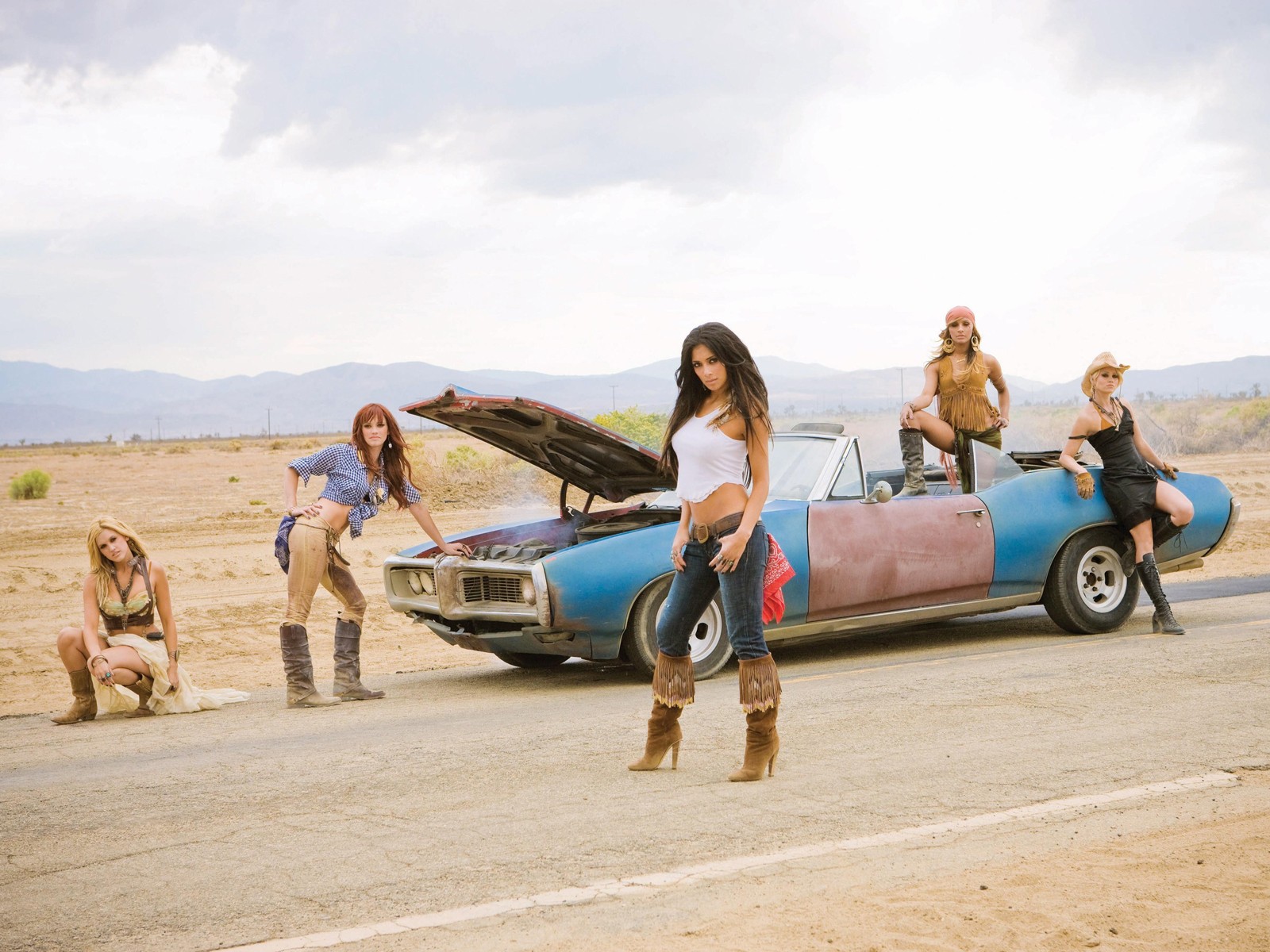 pussycat dolls desierto carretera coche botas