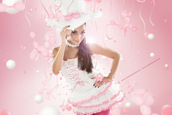 Chica con sombrero y vestido blanco sobre fondo rosa