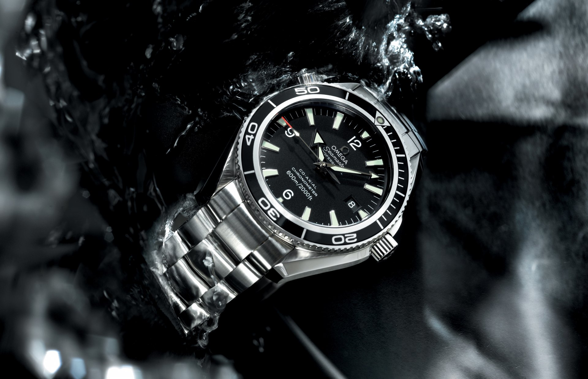 horloge omega seamaster planète océan grande taille