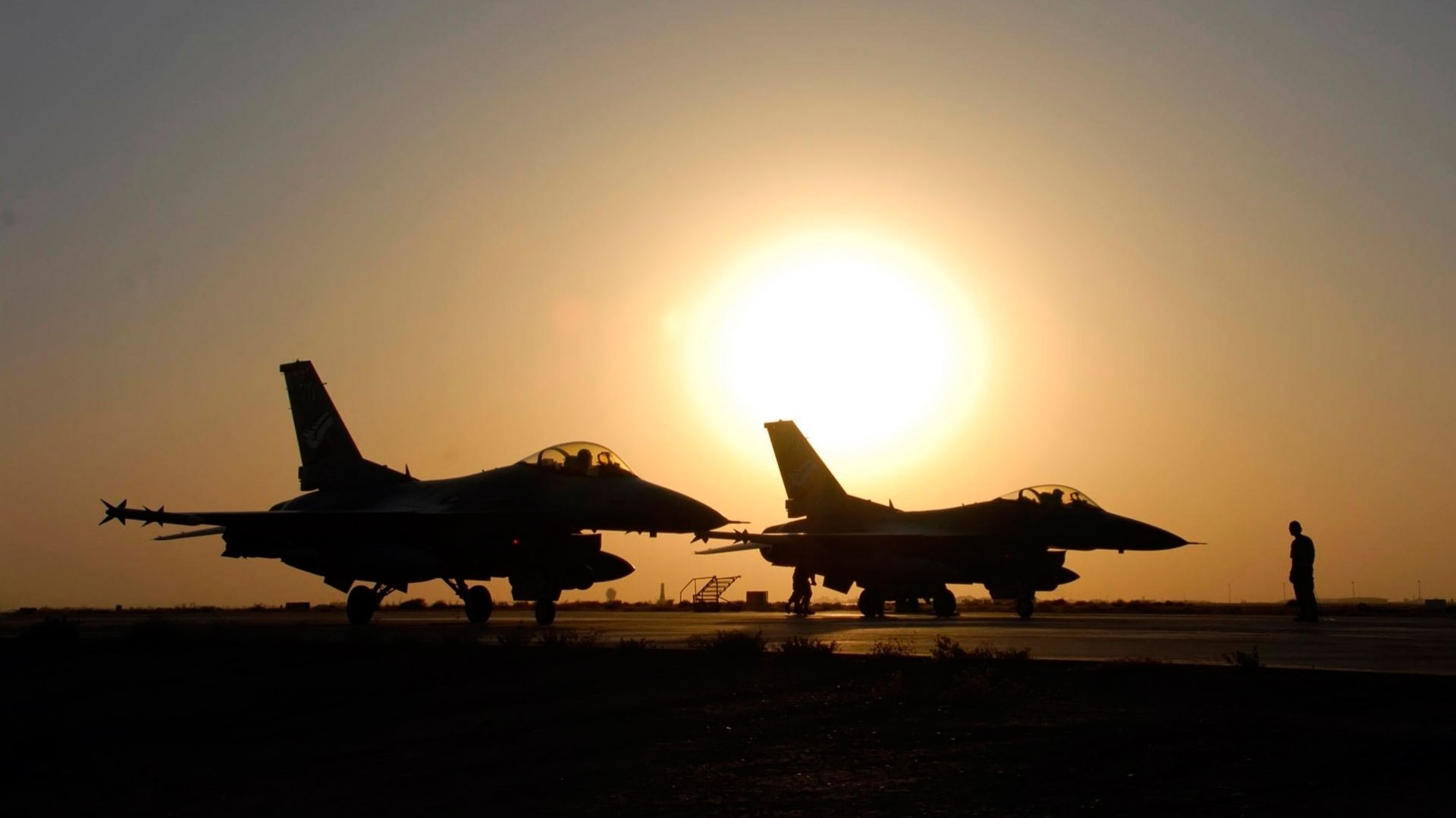 avion f-16 militaire coucher de soleil