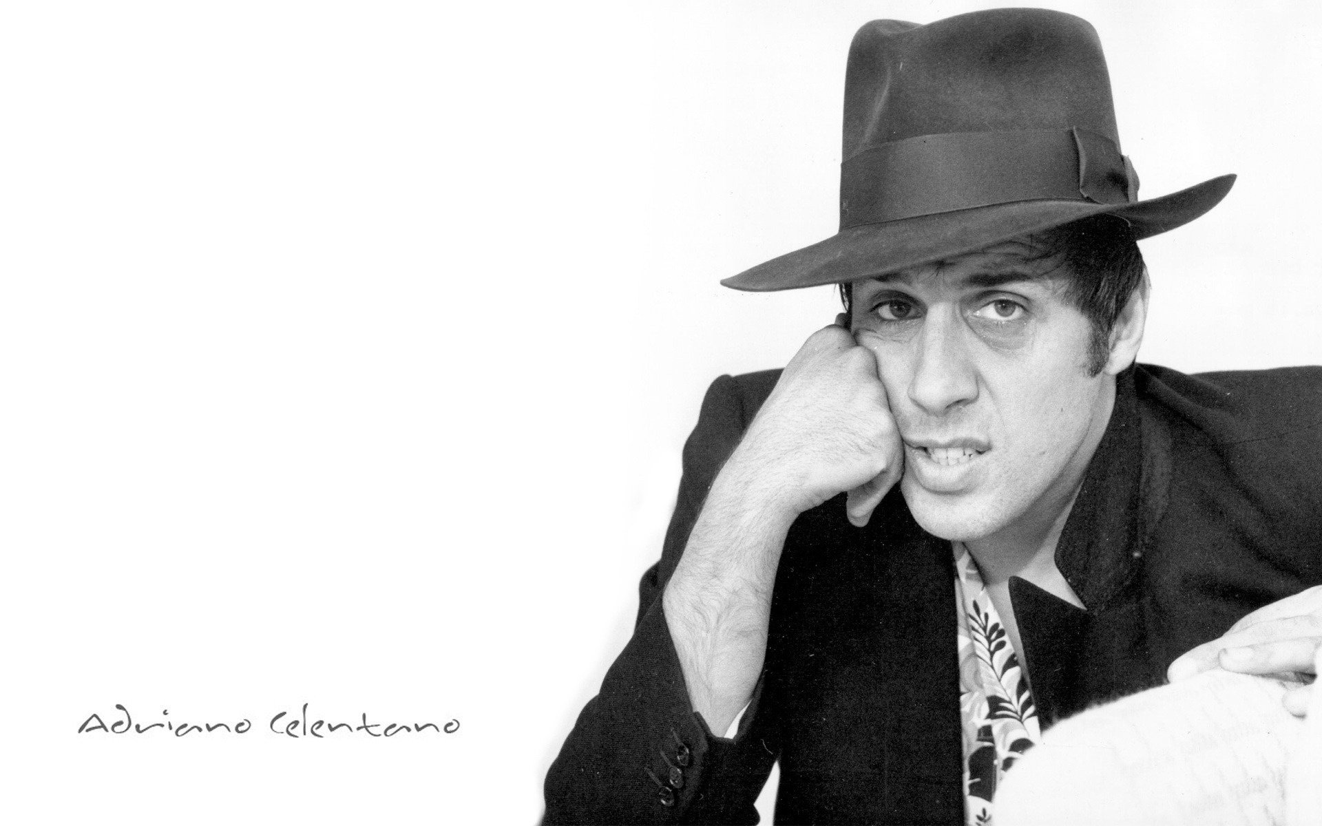 adriano celentano acteur chanteur chapeau portrait acteurs de cinéma vue fond blanc yeux visage noir et blanc