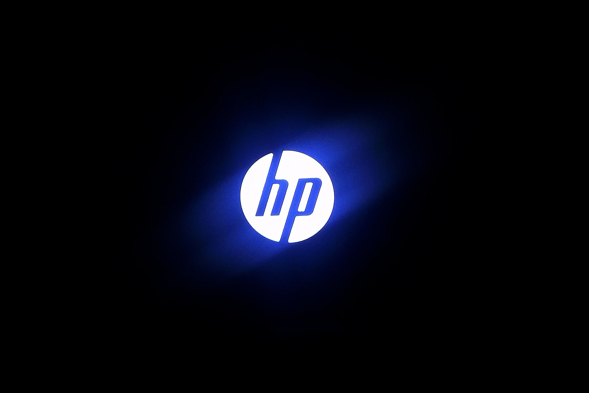 hp logo blaues licht foto computer hallo-tech