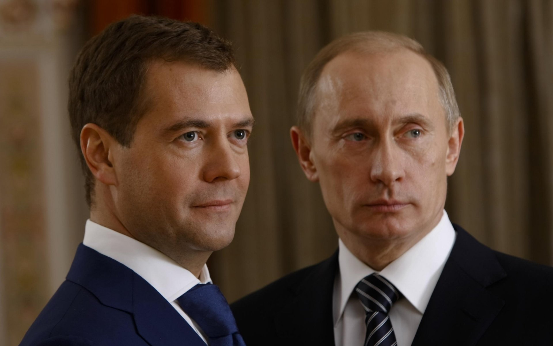 deux dirigeants solides anatoly medvedev medvedev poutine portrait regard politique yeux visage vladimir poutine