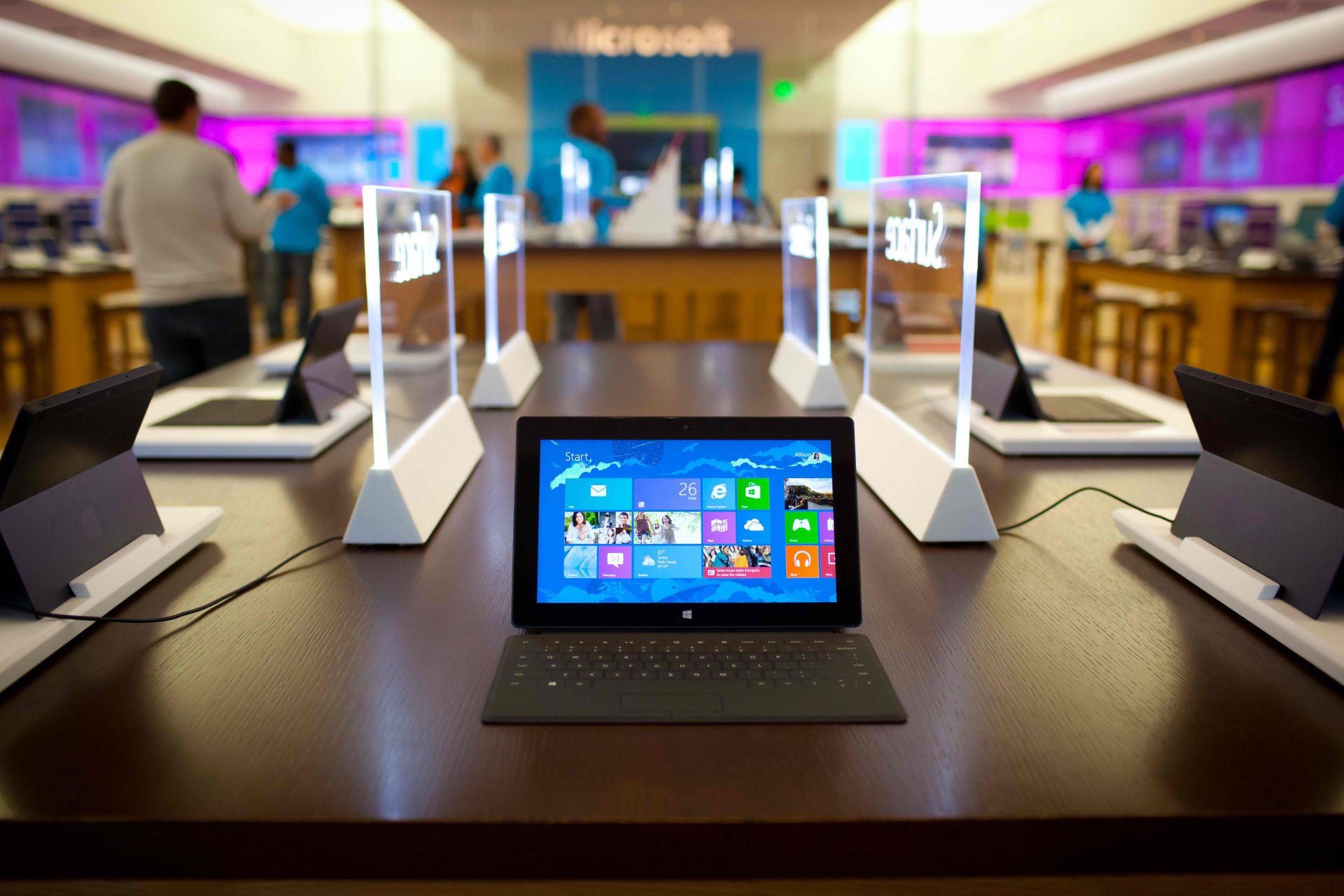 microsoft surface pro windows 8 plate office people