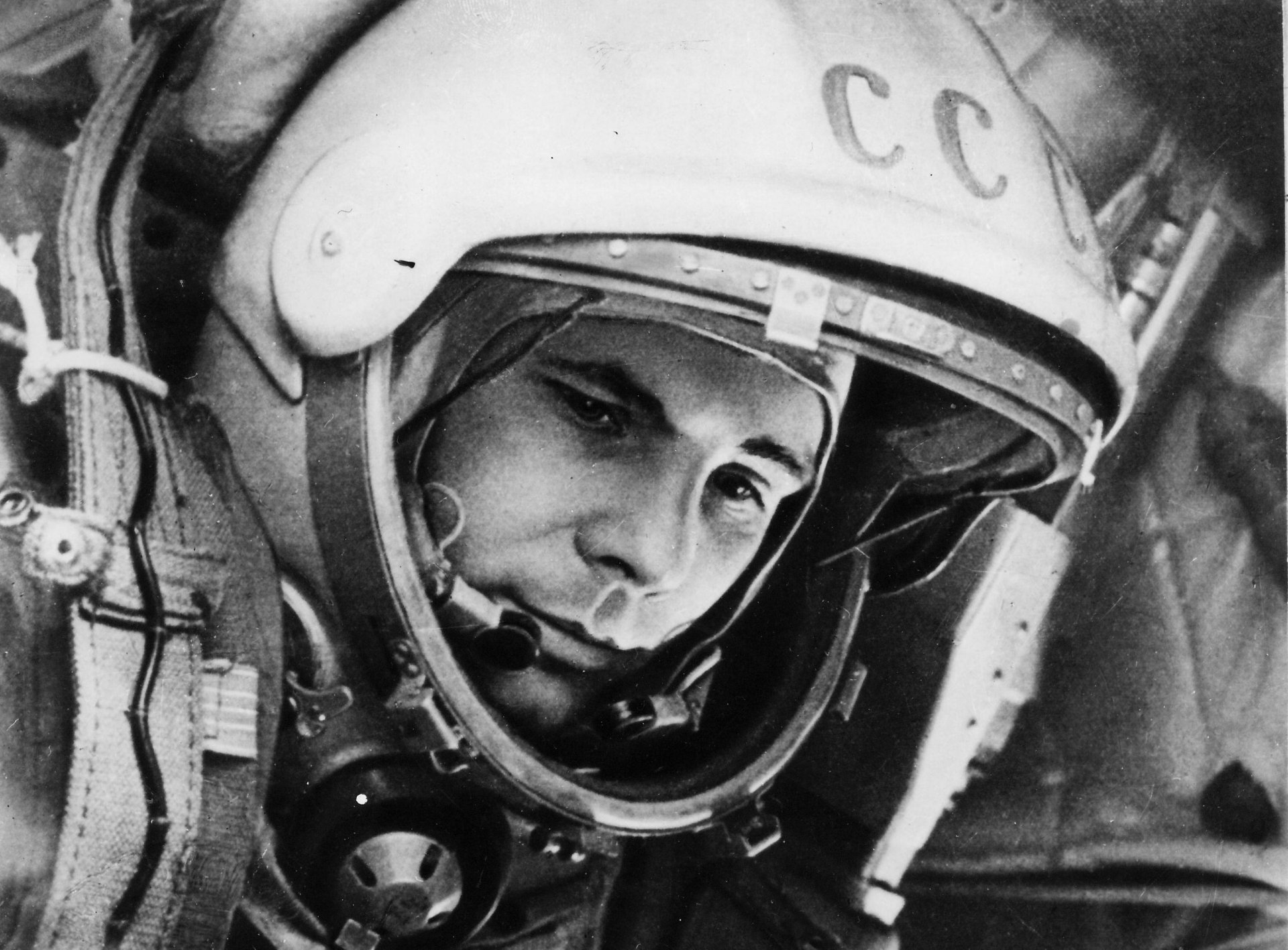 yuri gagarin urss cosmonauta ritratto sguardo occhi viso bianco e nero