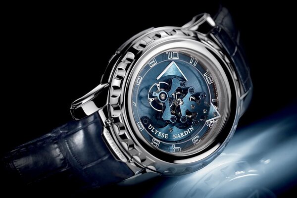 Elegancki zegarek z Niebieskim fantomem